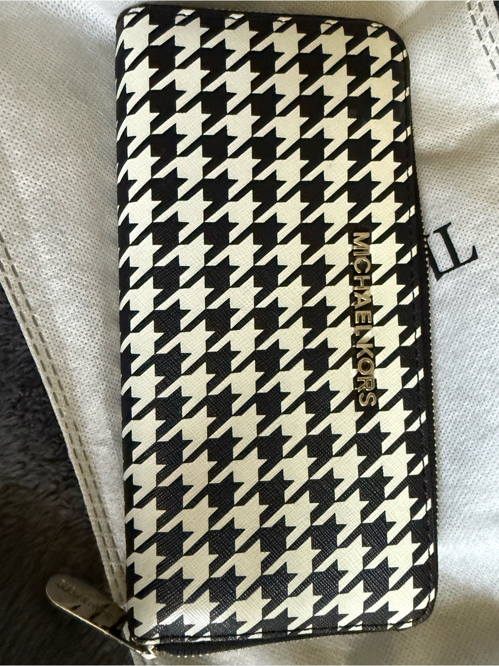 Michael Kors Black & White Houndstooth Zip-Around Wallet